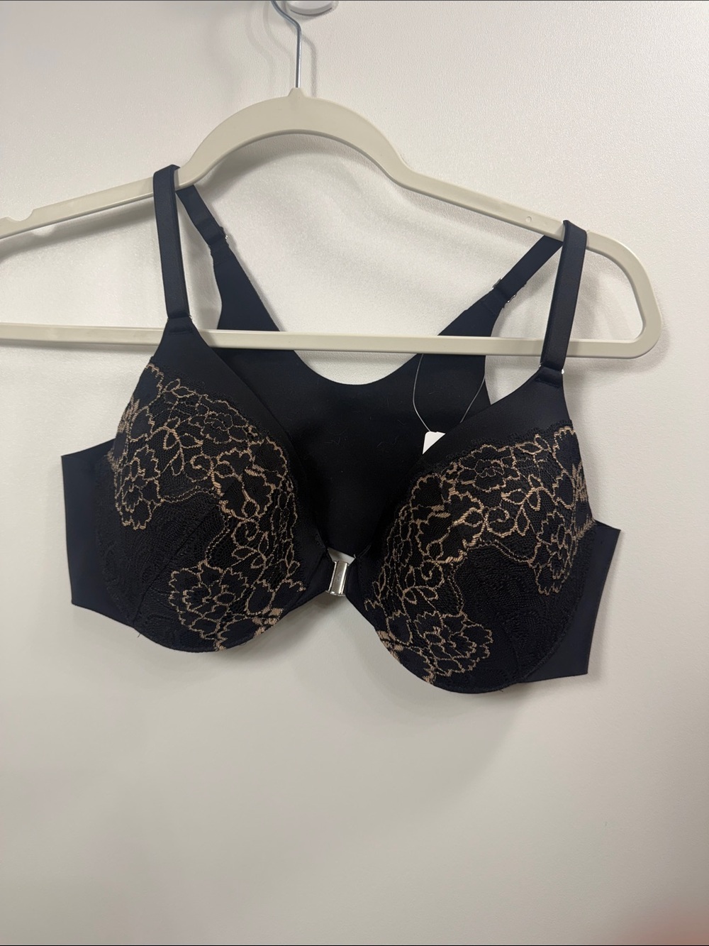 Soma vanishing back front close lace trim black bra size 38B.NWT.